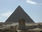 Die Sphinx vor der Chephren-Pyramiede von Gizeh